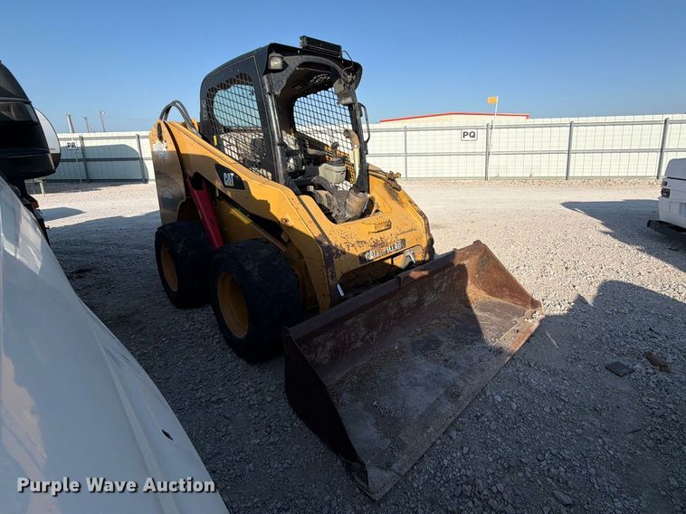 2009 Caterpillar 246C Skid Steer Loader - photo 3