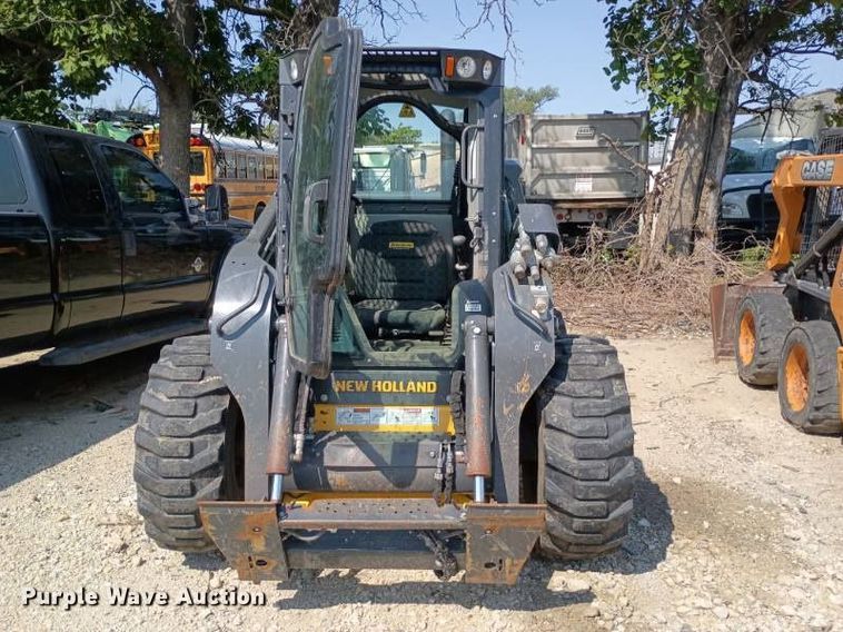 2022 New Holland L328 Skid Steer Loader - photo 2