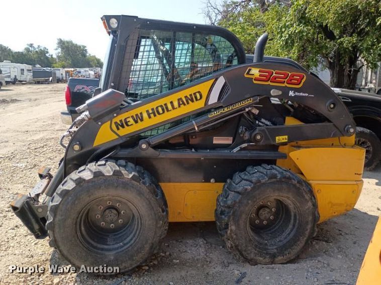2022 New Holland L328 Skid Steer Loader - photo 4