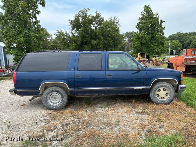 1999 Chevrolet Suburban 1500 SUV - photo 4