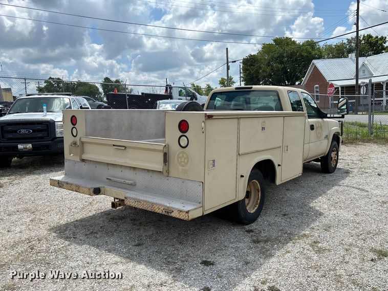 2007 Chevrolet Silverado 3500 Ext. Cab Utility Bed Pickup Truck - photo 5