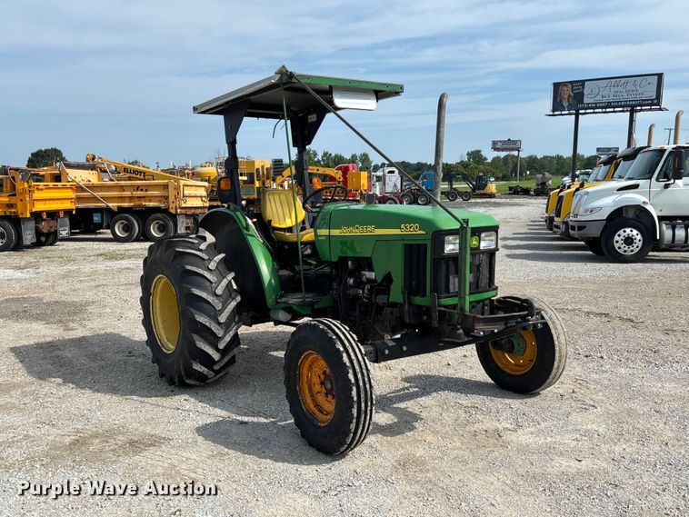 2003 John Deere 5320 Tractor - photo 3