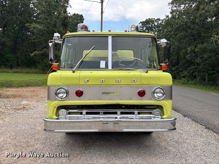 1972 Ford 900 Pumper Fire Truck - photo 2