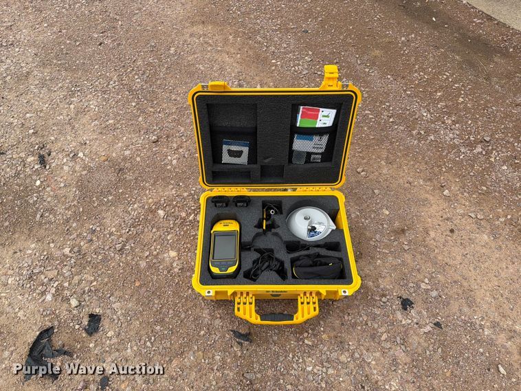 Trimble Geo7x Surveying Equipment - photo 2