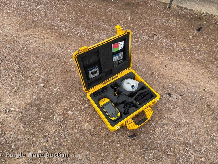 Trimble Geo7x Surveying Equipment - photo 3