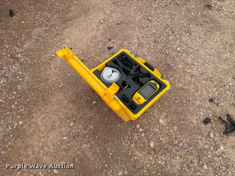 Trimble Geo7x Surveying Equipment - photo 5