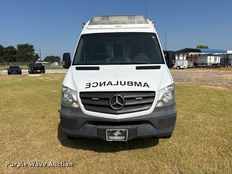 2016 Mercedes Benz Sprinter Ambulance - photo 2
