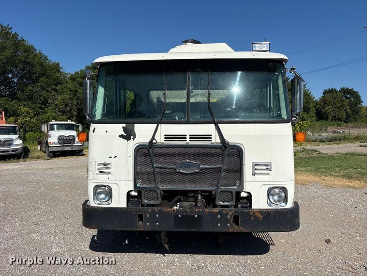 2013 Autocar Xpeditor Refuse Truck - photo 2