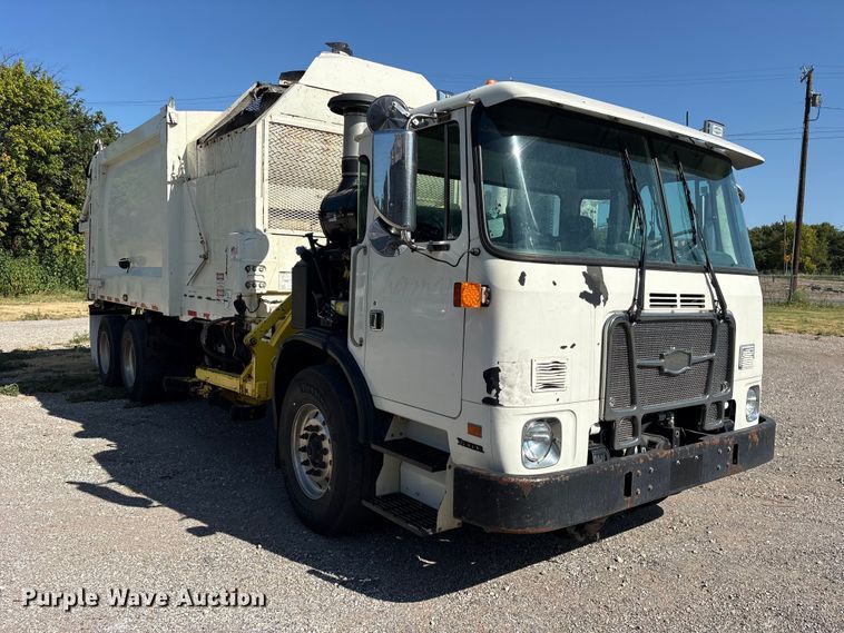2013 Autocar Xpeditor Refuse Truck - photo 3
