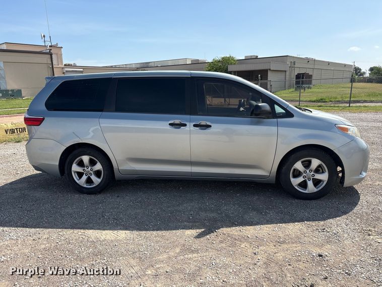 2015 Toyota Sienna Van - photo 4