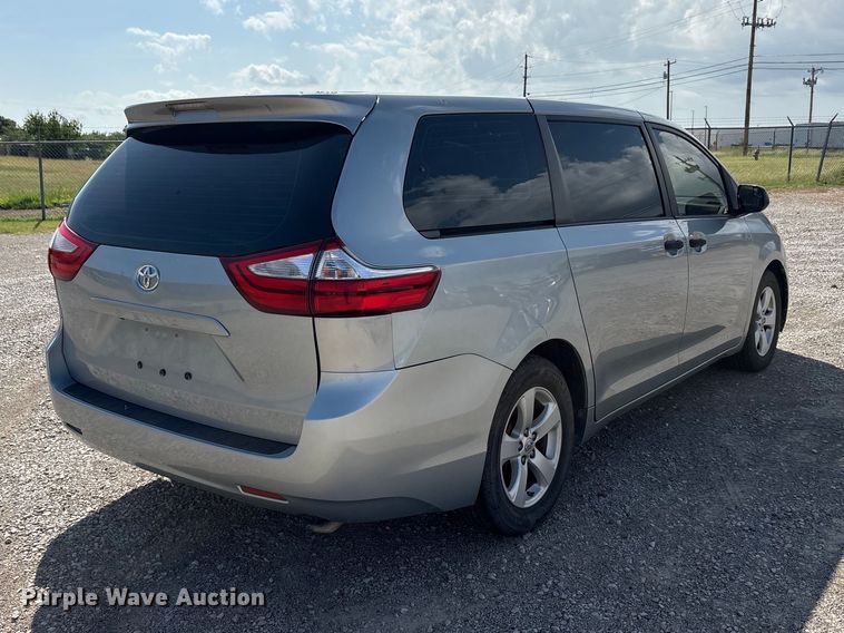 2015 Toyota Sienna Van - photo 5