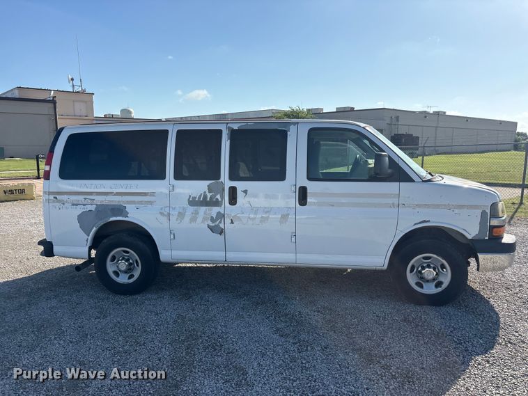 2008 Chevrolet Express Van - photo 4