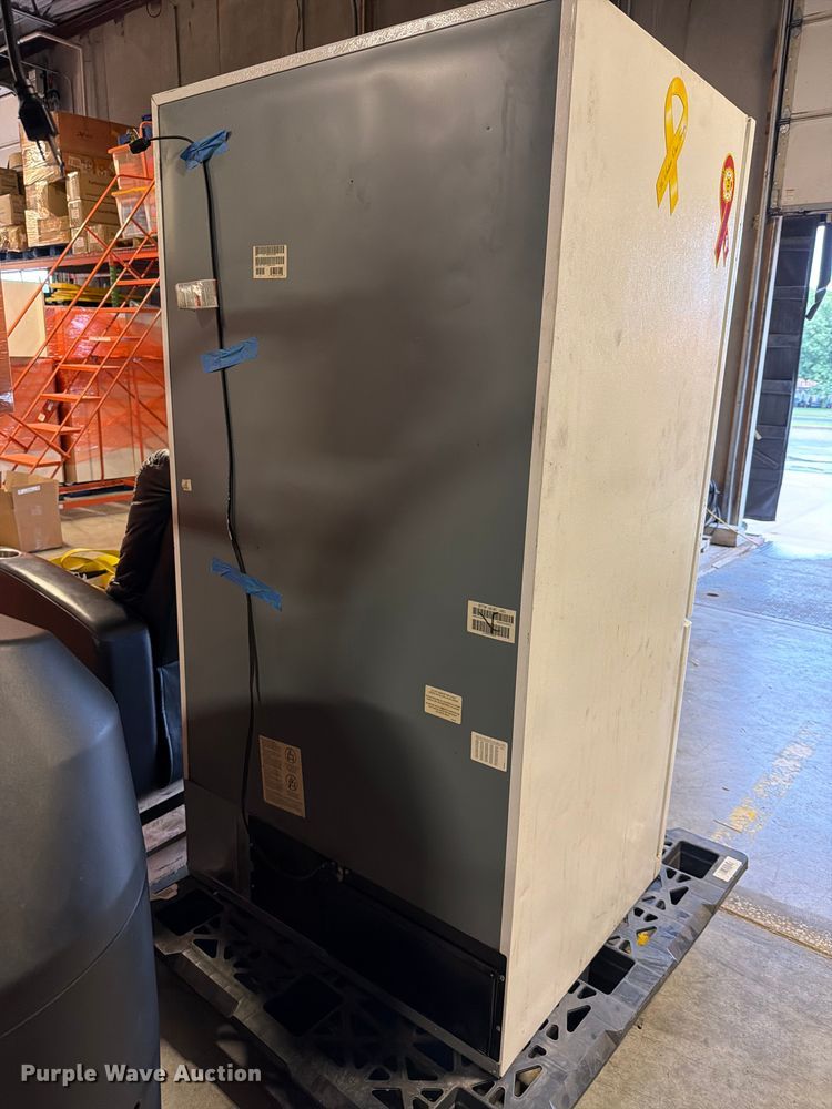 (2) Refrigerators - photo 3