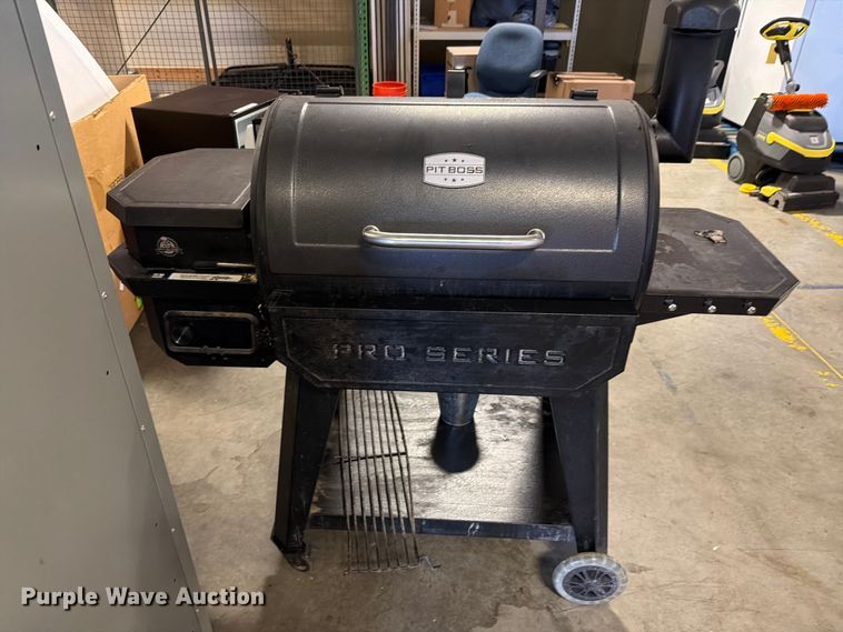 Pit Boss Smoker - photo 2