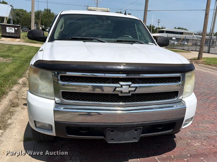 2008 Chevrolet Silverado 1500 Crew Cab Pickup Truck - photo 2