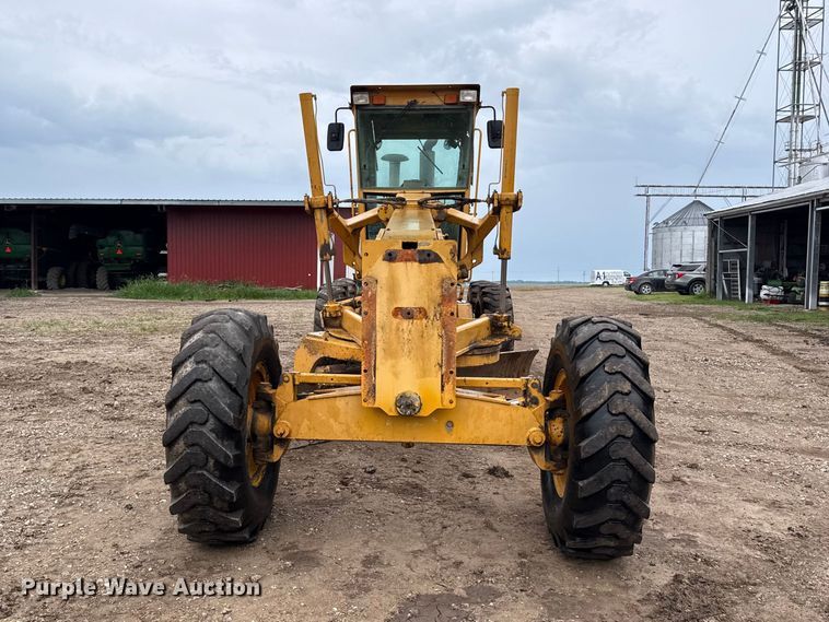 1993 John Deere 770B Motor Grader - photo 2