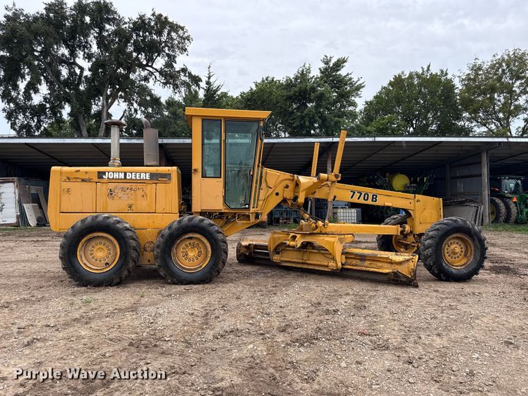 1993 John Deere 770B Motor Grader - photo 4