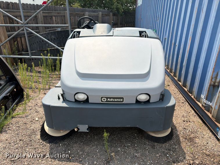 Advance SW8000 Sweeper - photo 2