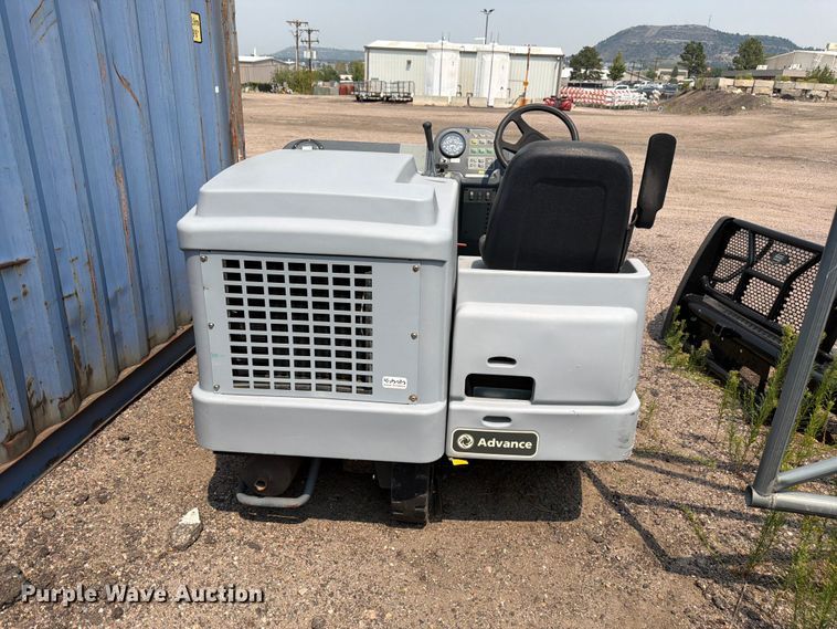 Advance SW8000 Sweeper - photo 5
