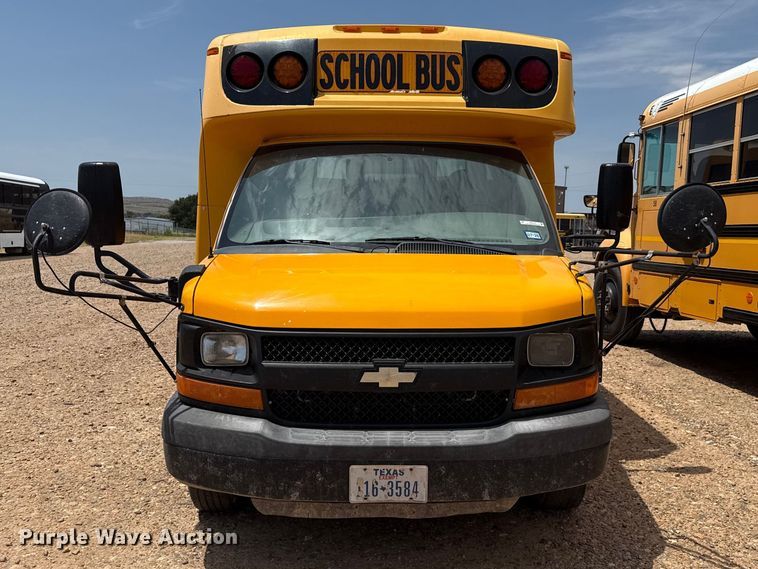 2014 Chevrolet School Bus - photo 2