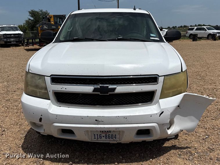 2008 Chevrolet Suburban SUV - photo 2