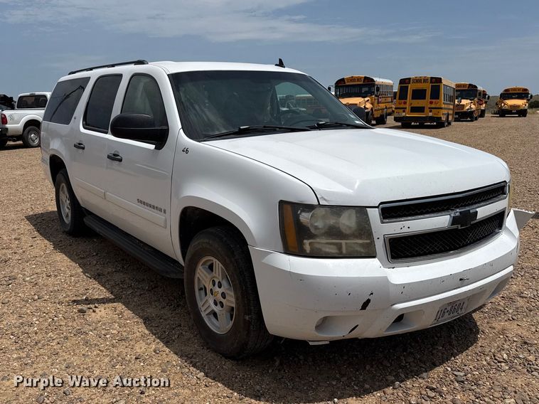 2008 Chevrolet Suburban SUV - photo 3