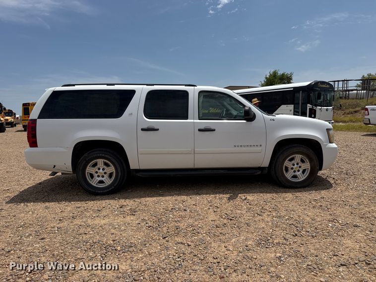 2008 Chevrolet Suburban SUV - photo 4