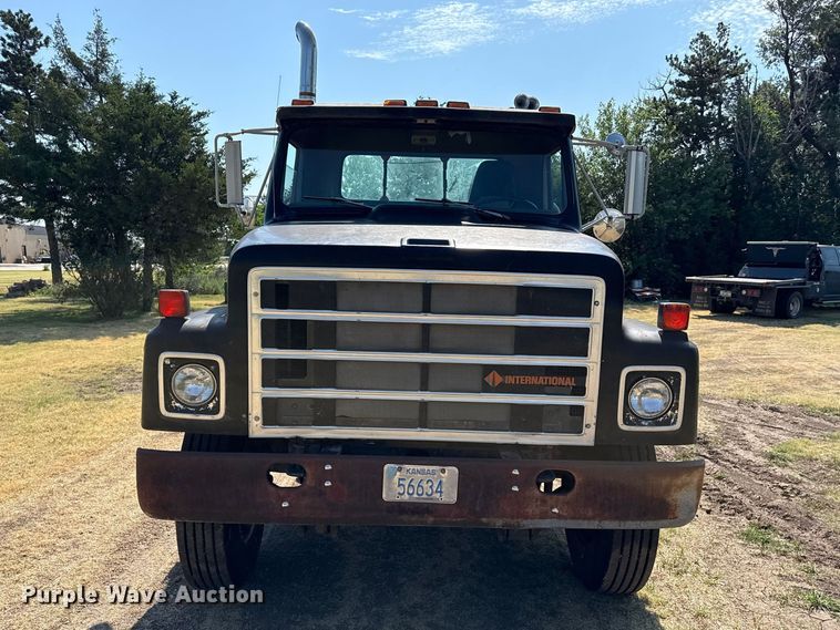 1987 International F-2575 Semi Truck - photo 2