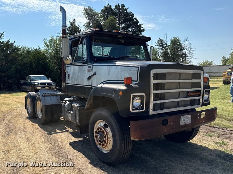 1987 International F-2575 Semi Truck - photo 3