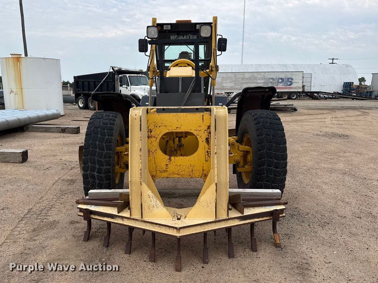 2006 Komatsu GD655 Motor Grader - photo 2