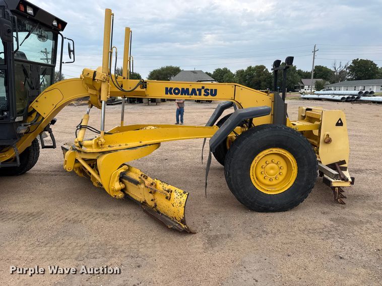 2006 Komatsu GD655 Motor Grader - photo 4