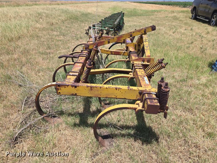 International Field Cultivator - photo 2