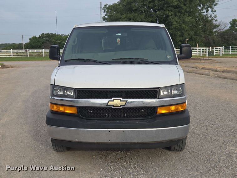 2014 Chevrolet  Express 3500 Van - photo 2
