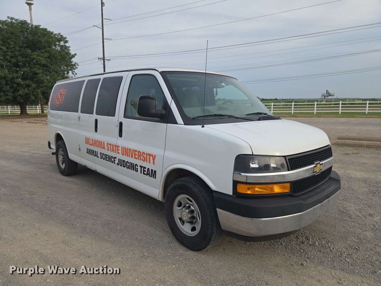 2014 Chevrolet  Express 3500 Van - photo 3