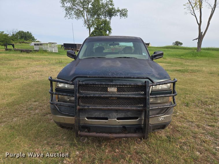 2006 Chevrolet  Silverado 2500HD Ext. Cab Pickup Truck - photo 2