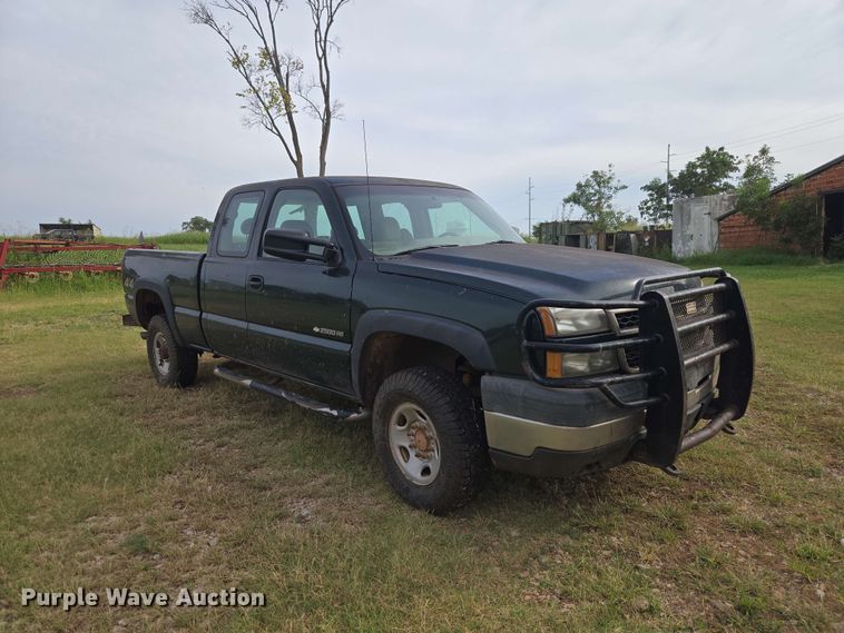 2006 Chevrolet  Silverado 2500HD Ext. Cab Pickup Truck - photo 3