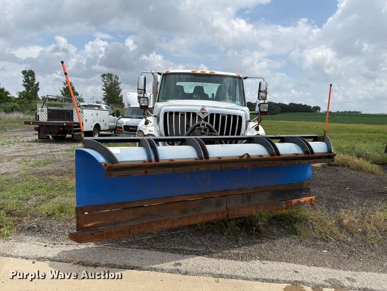 2013 International WorkStar 7400 Truck Cab And Chassis - photo 2