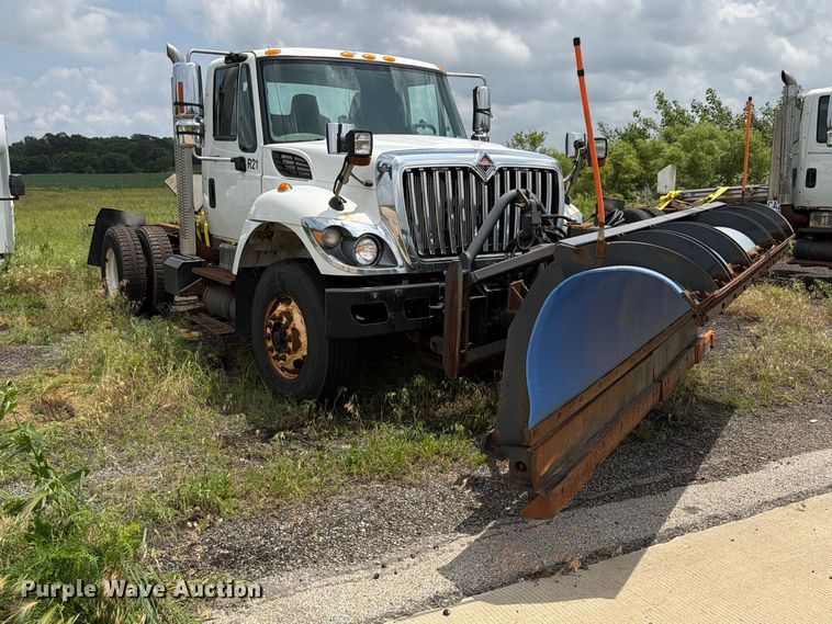 2013 International WorkStar 7400 Truck Cab And Chassis - photo 3