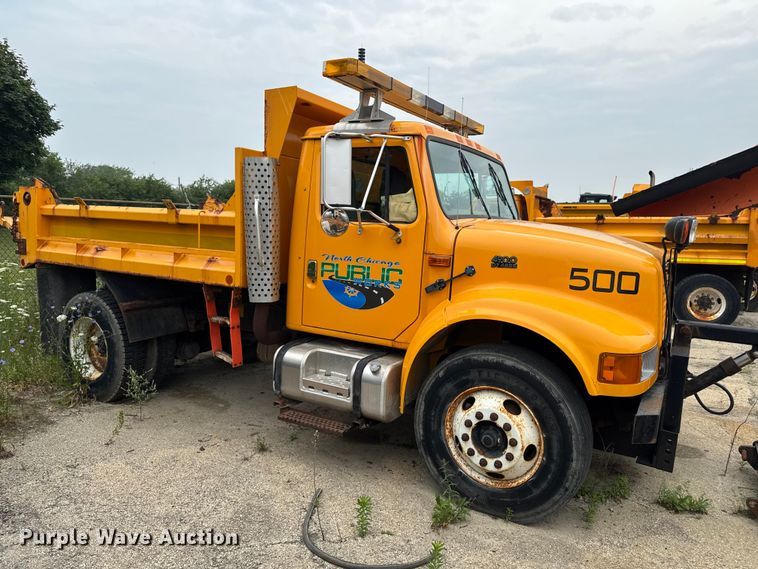 2002 International 4900 Dump Truck - photo 3