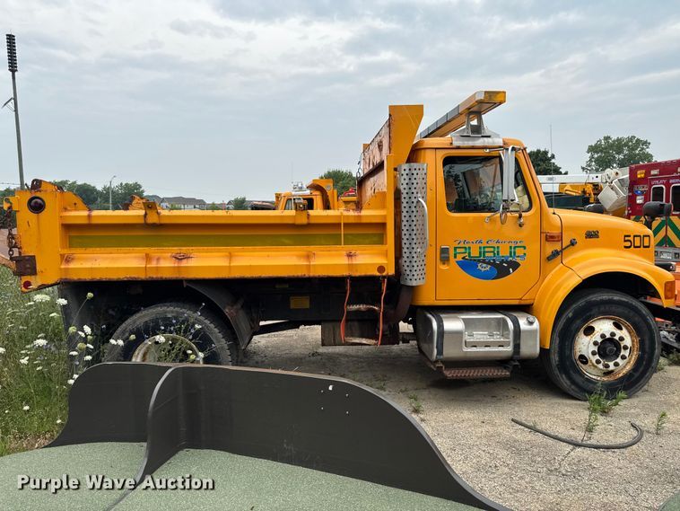 2002 International 4900 Dump Truck - photo 4