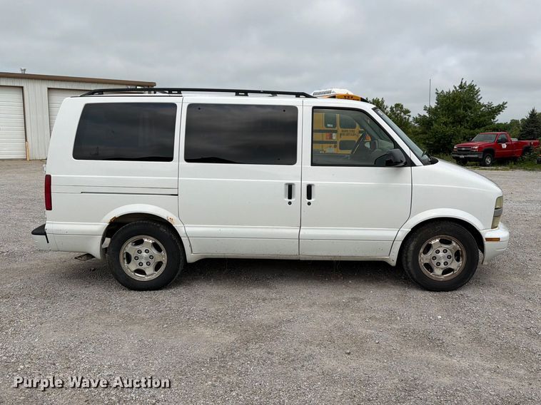 2004 Chevrolet Astro Van - photo 4