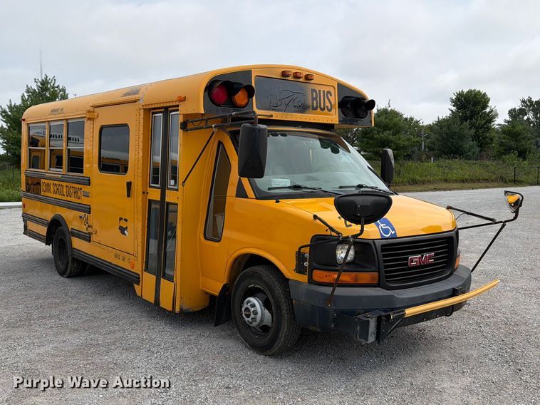 2010 GMC Savana G3500 School Bus - photo 3