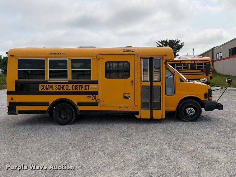 2010 GMC Savana G3500 School Bus - photo 4