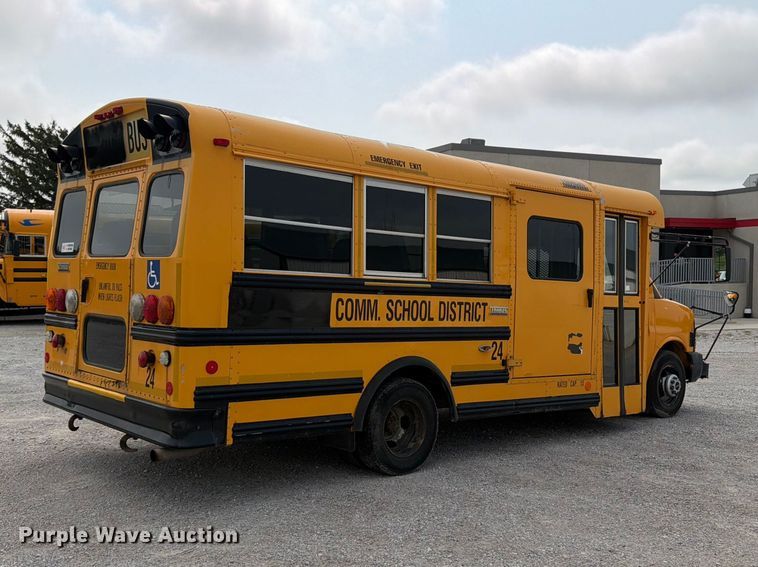 2010 GMC Savana G3500 School Bus - photo 5