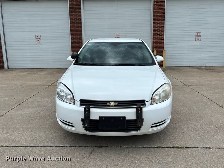 2011 Chevrolet  Impala Police - photo 2