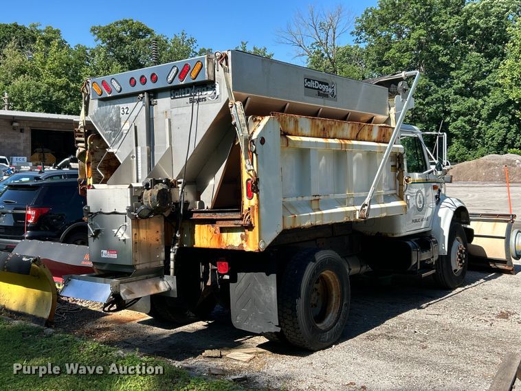 2001 International 4900 Dump Truck - photo 5