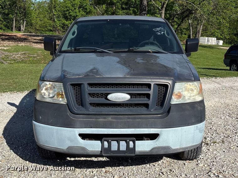 2007 Ford F150 XL Pickup Truck - photo 2
