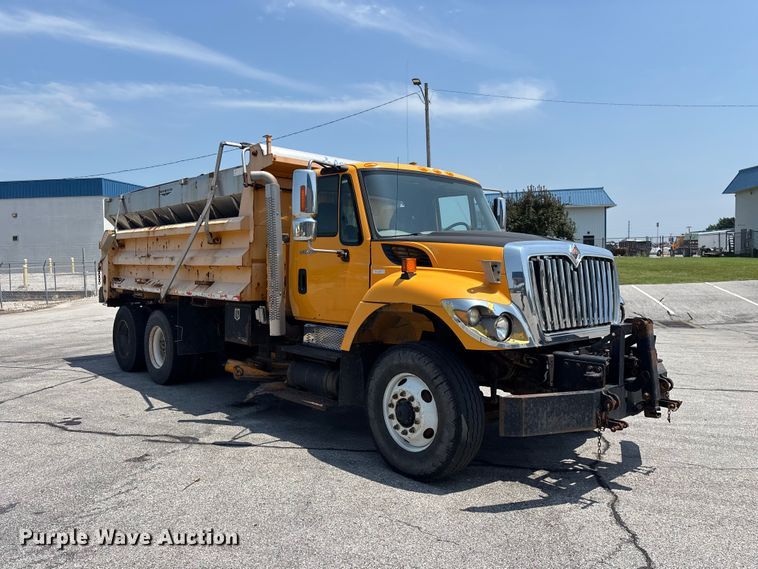 2010 International 7500 Dump Truck - photo 3