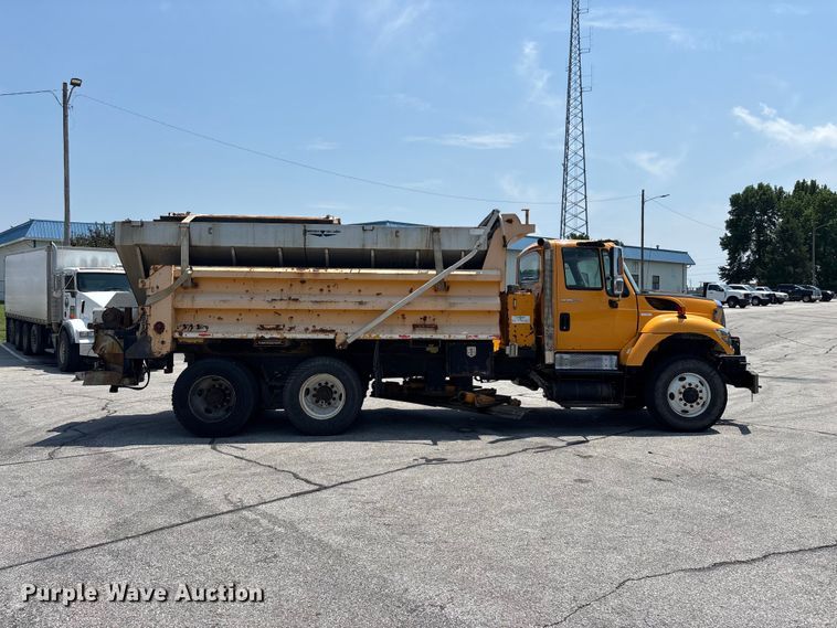 2010 International 7500 Dump Truck - photo 4
