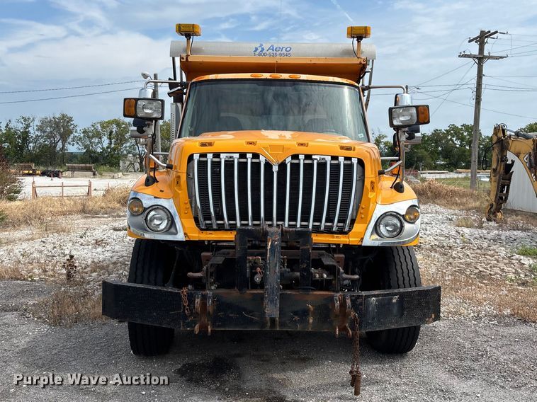 2008 International 7500 Dump Truck - photo 2